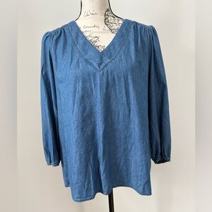 Women’s St. John's Bay Denim V-Neck Blouse Medium